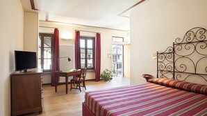 Comfort Triple Room, 1 Bedroom | Desk, laptop workspace, WiFi (free) - Borromeo Rooms (Vimercate)