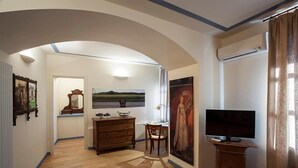 Desk, laptop workspace, WiFi (free) - Borromeo Rooms (Vimercate)