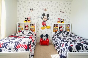 4 bedrooms, WiFi - Disney's VacationHomes (Kissimmee)
