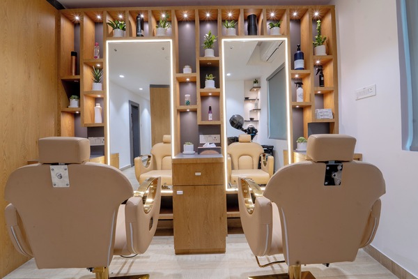 Couples treatment room(s), sauna, hot tub, steam room