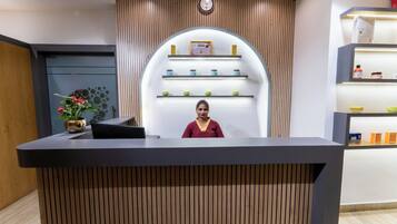 Couples treatment room(s), sauna, hot tub, steam room