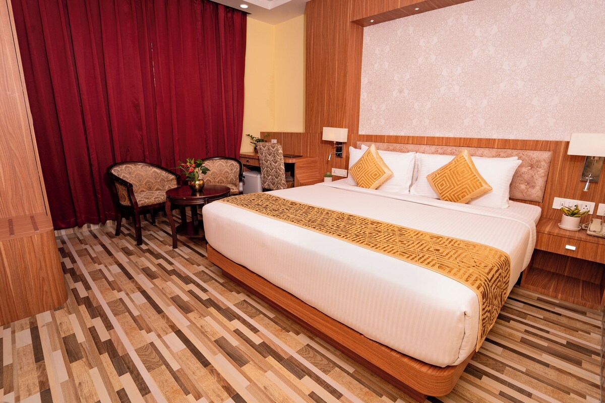 Standard Double Room, 1 King Bed | Egyptian cotton sheets, premium bedding, down comforters, minibar