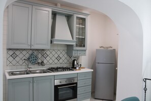 Kühlschrank, Ofen, Herdplatte, Geschirrspüler