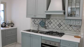 Réfrigérateur, four, plaque de cuisson, lave-vaisselle