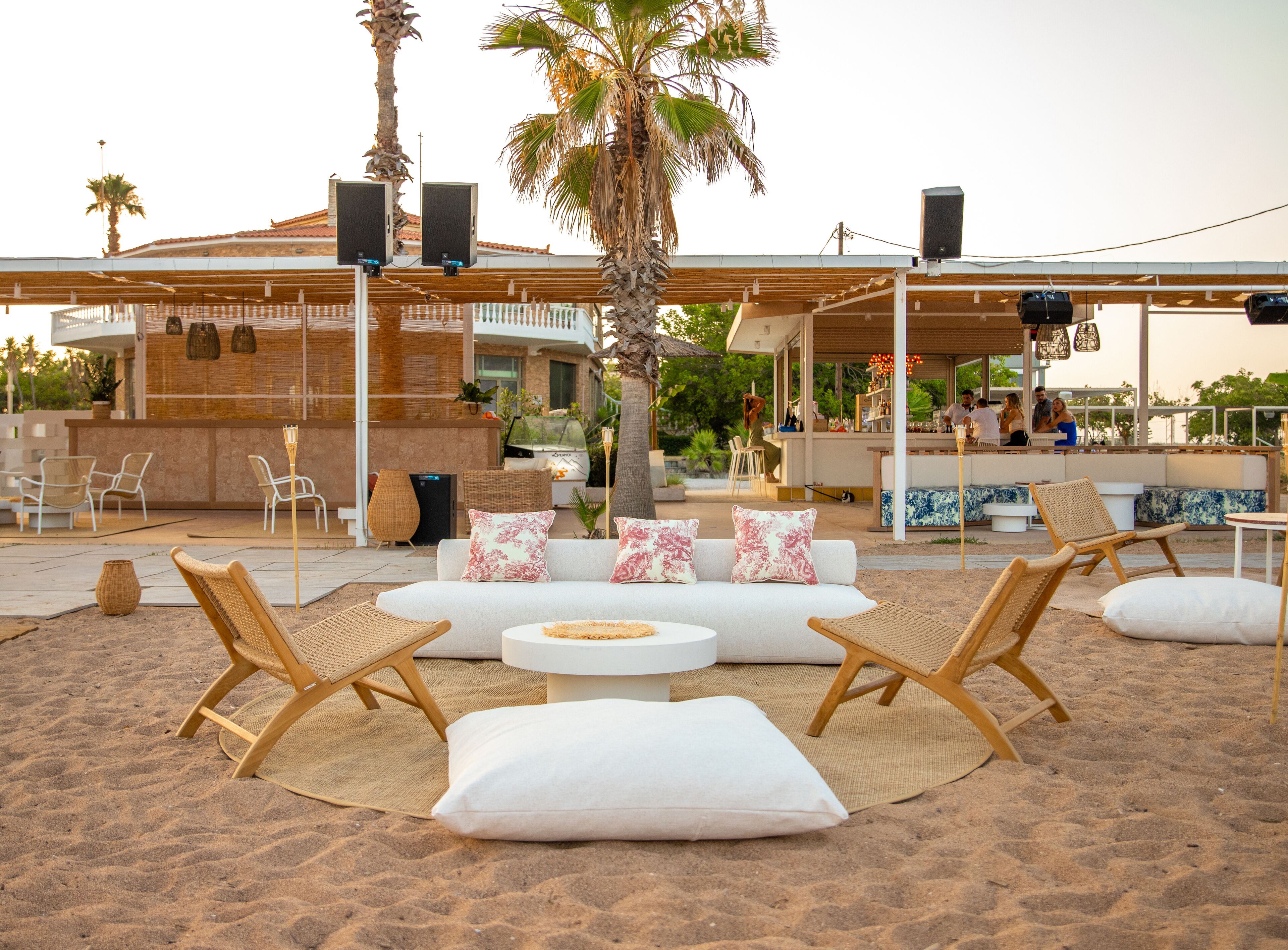 بار على الشاطئ