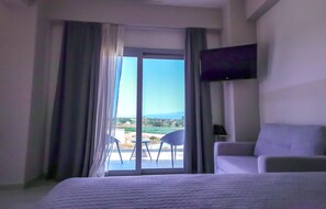 Standard Room with Garden View | Desk, blackout drapes, soundproofing, free WiFi