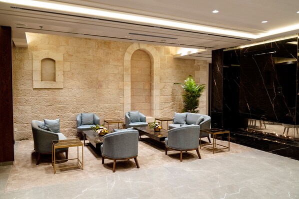 Coin salon dans le hall