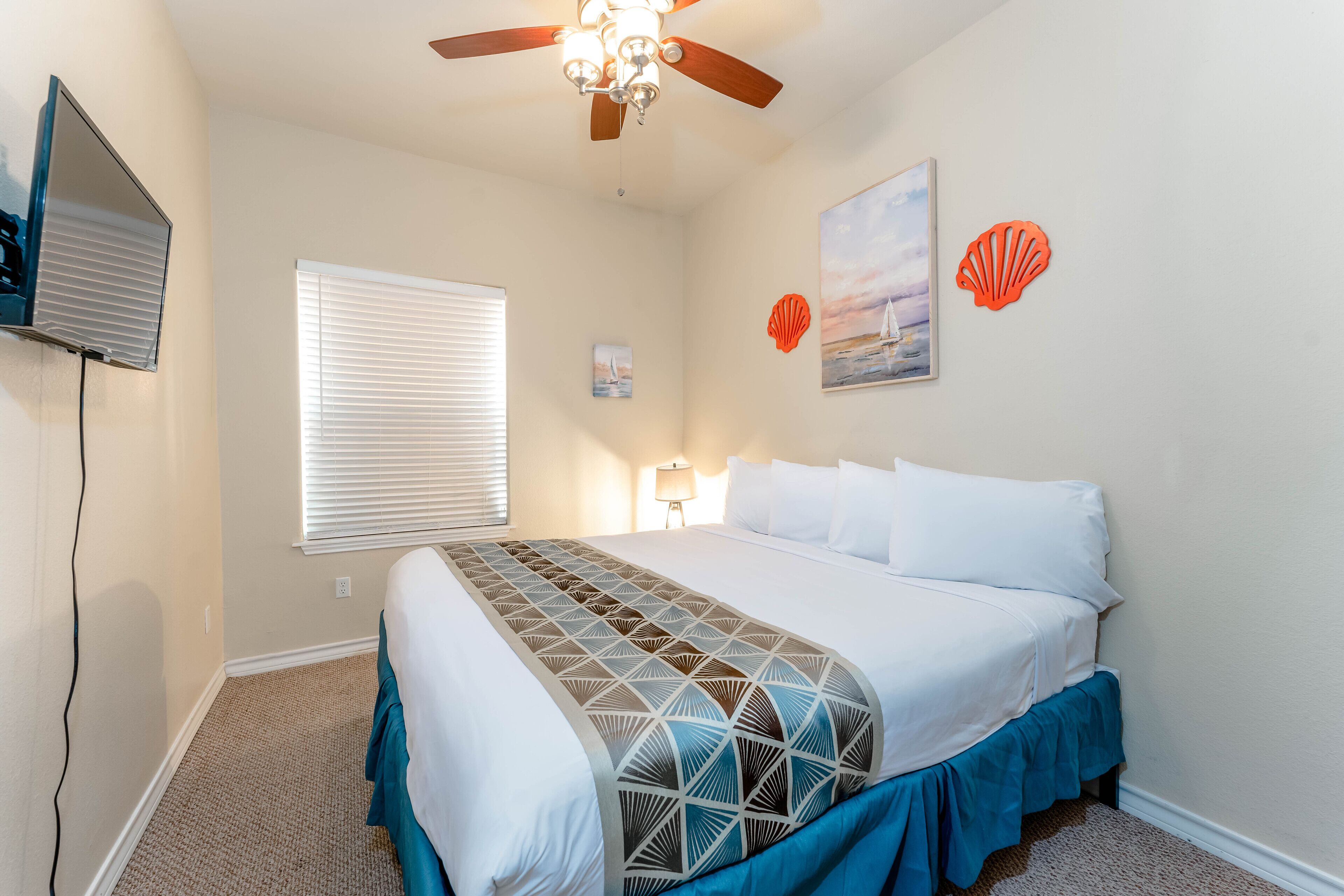 3 bedrooms, iron/ironing board, WiFi, bed sheets