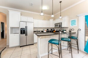 Fridge, microwave, stovetop, dishwasher