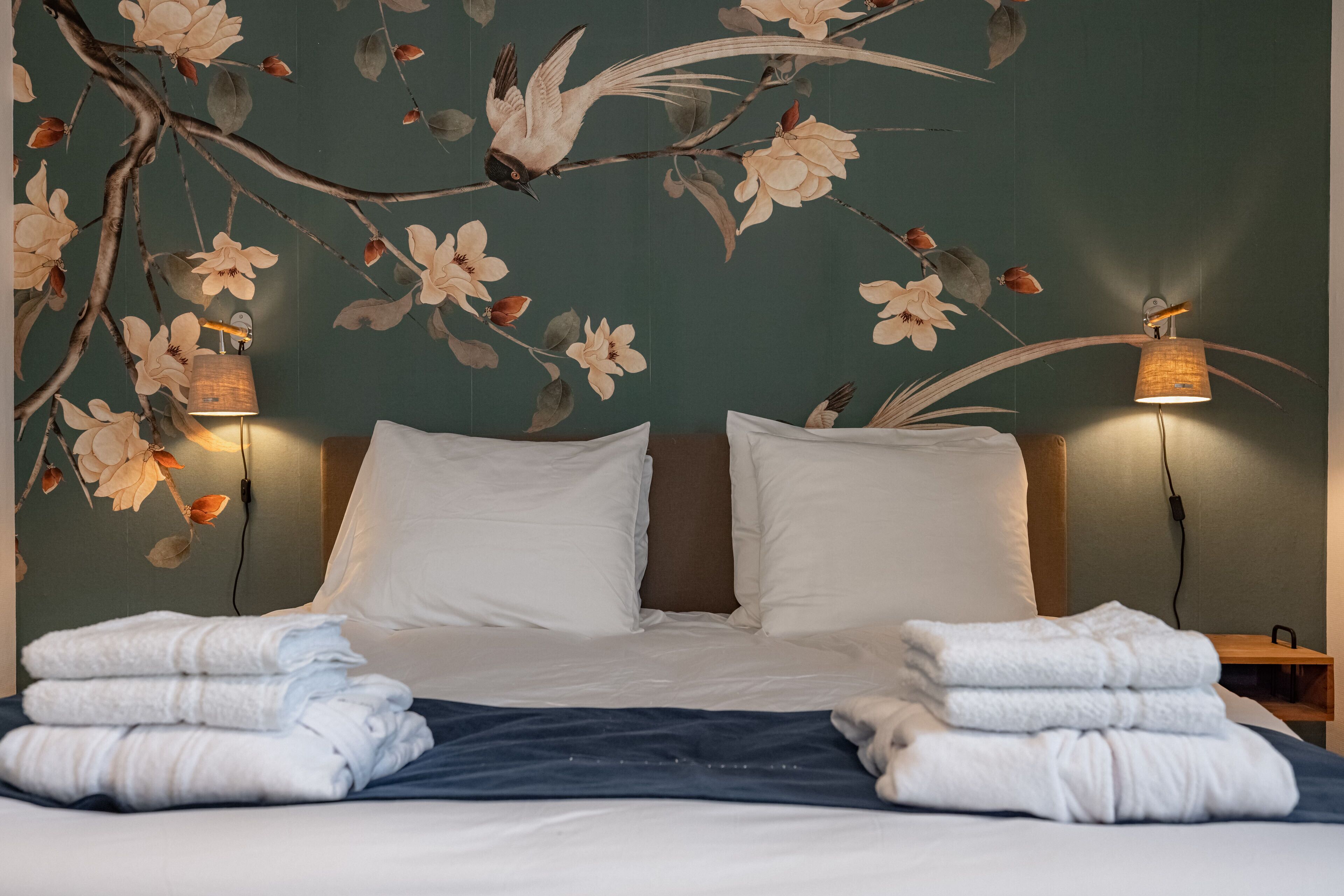 Geräumige 4-personen-wohnung mit 2 Schlafzimmern, Bad und Separatem WC