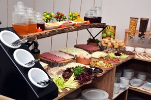 Free daily local cuisine breakfast  - Linda Port Hotel (Istanbul)