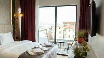 City Triple Room | Premium bedding, down duvets, Select Comfort beds, free minibar items
