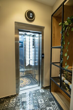 Interior entrance - Linda Port Hotel (Istanbul)