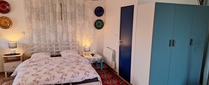 1 makuuhuone, silitysrauta/-lauta, ilmainen Wi-Fi, vuodevaatteet