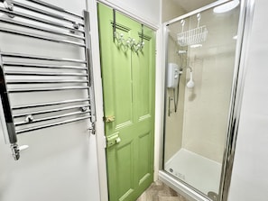 Douche, serviettes fournies