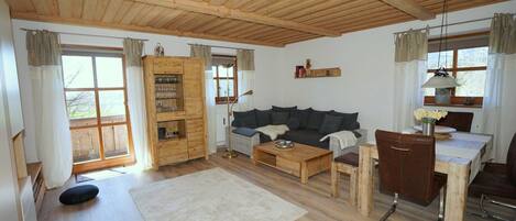 Smart TV, DVD player, table tennis, books