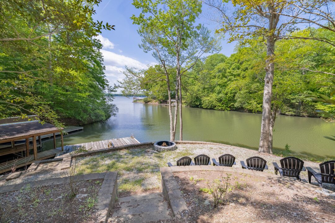 Duck Away for a Bit on Lake Gaston! 3-night minimum| New Listing!
