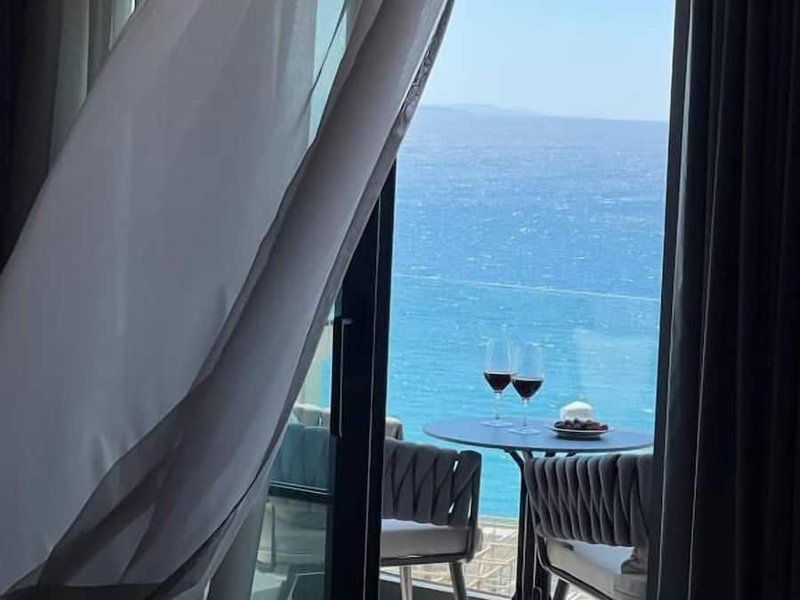 Minibar, in-room safe, desk, laptop workspace