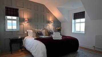 4 bedrooms, iron/ironing board, travel cot, free WiFi