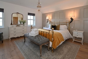 4 bedrooms, iron/ironing board, travel cot, free WiFi