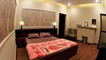 Deluxe Suite | 1 bilik tidur, seterika/papan seterika, Wi-fi percuma, cadar katil