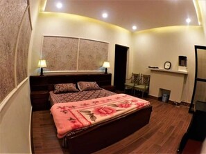 Deluxe Suite | 1 bedroom, iron/ironing board, free WiFi, bed sheets - Jungle Castle Murree (Murree)