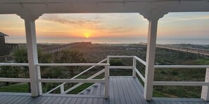 Property grounds - Ol Charmer - Hosted by Moore AI Rentals (Fernandina Beach)
