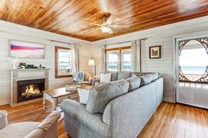 Smart TV - Ol Charmer - Hosted by Moore AI Rentals (Fernandina Beach)