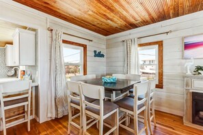 Dining - Ol Charmer - Hosted by Moore AI Rentals (Fernandina Beach)