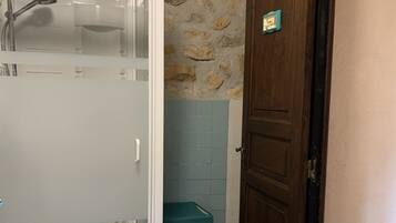 Shower, hair dryer, towels, shampoo