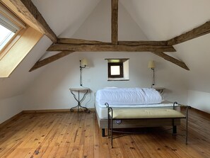 3 makuuhuonetta, vauvan matkasänky, ilmainen Wi-Fi, vuodevaatteet