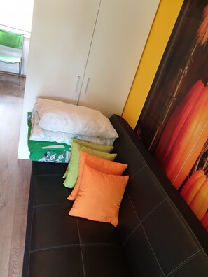 1 bedroom, WiFi, bed sheets - 1 bedroom campsite in nitriansky kraj (Nitriansky kraj)