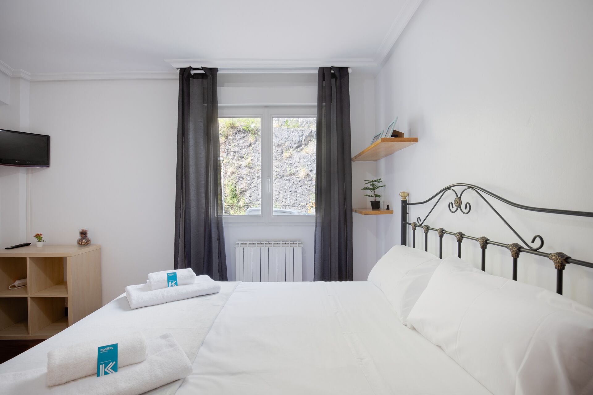 2 slaapkamers, een strijkplank/strijkijzer, wifi, beddengoed