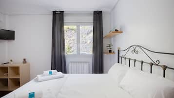 2 slaapkamers, een strijkplank/strijkijzer, wifi, beddengoed