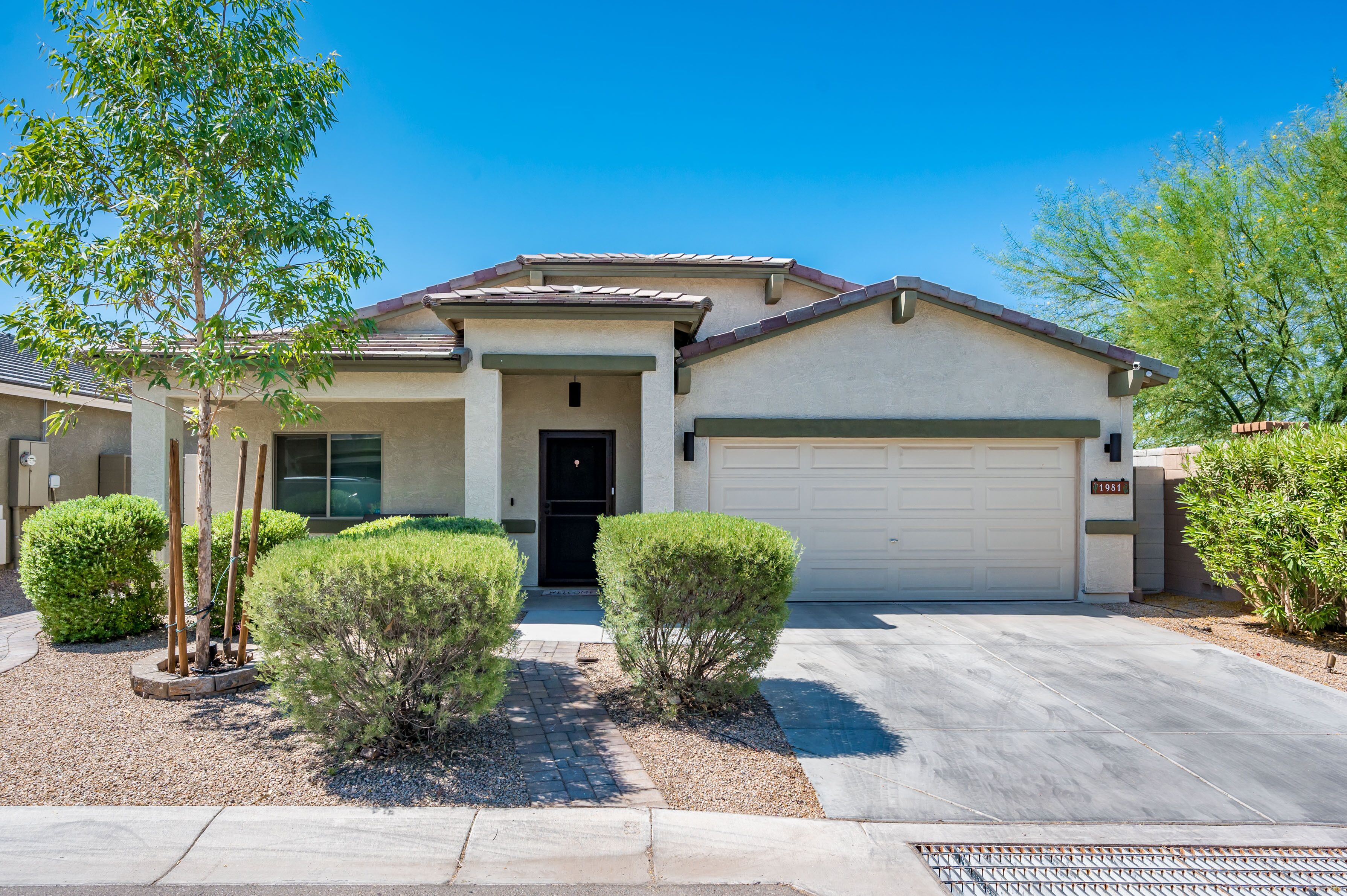 Modern, 3 Bedroom Home Near Superstition Mountain!