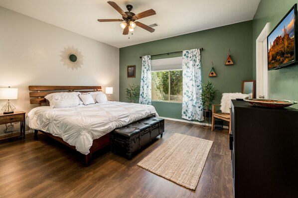 3 bedrooms, desk, iron/ironing board, free WiFi