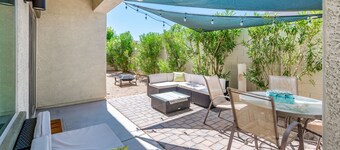 Modern, 3 Bedroom Home Near Superstition Mountain!