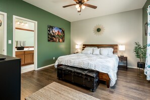3 bedrooms, desk, iron/ironing board, free WiFi