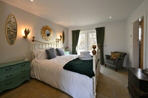 2 bedrooms, iron/ironing board, travel cot, free WiFi - Luxury two bedroom converted steading (Perth)