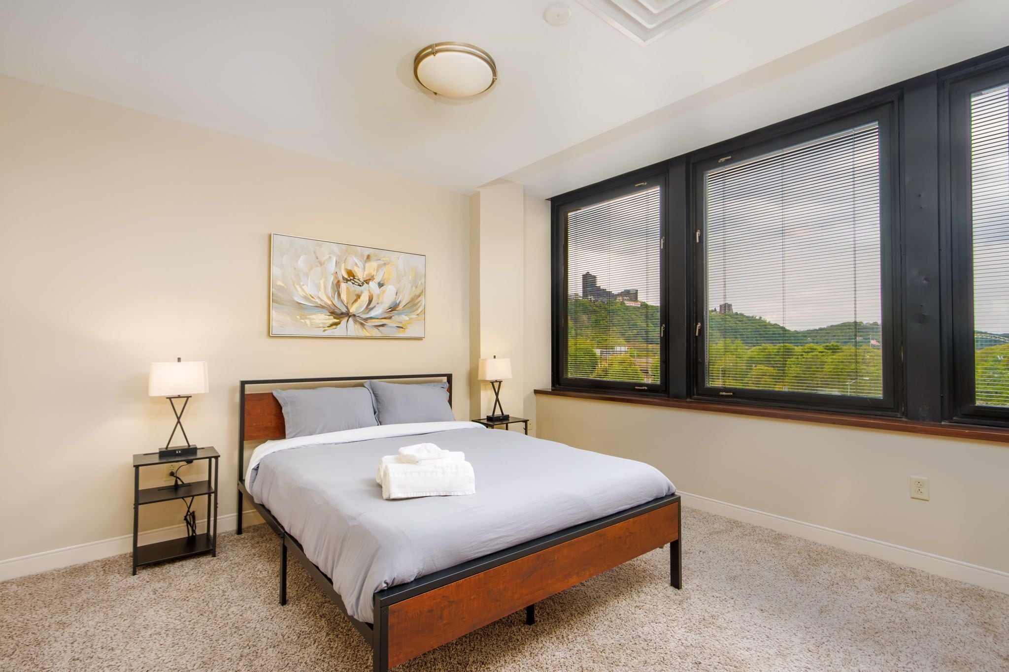 Sprawling Stadium Views | 24/7 Valet Gym Lounge