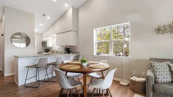 Condo, Multiple Beds, Kitchen, Garden View (Whiskey's Hillside Retreat ) | Dining