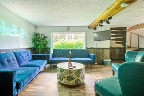 Smart TV, fireplace, video games, books