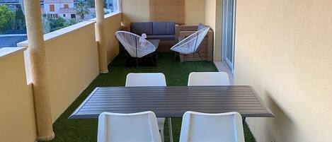 屋外ダイニングエリア