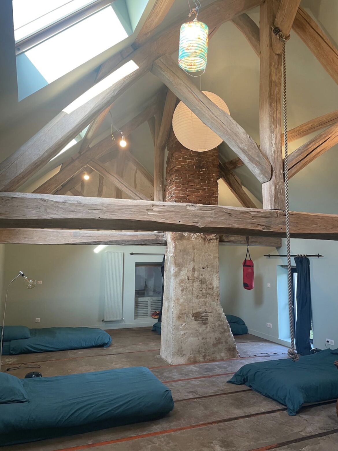 5 bedrooms, travel cot, free WiFi, bed sheets