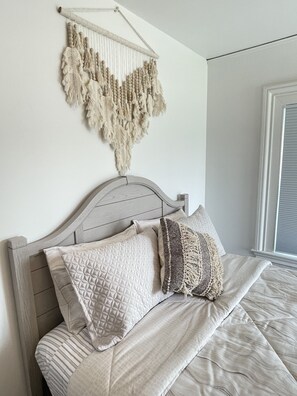 3 bedrooms, travel cot, WiFi, bed sheets - Lovely 3-Bedroom in Historic Downtown Ipswich (Ipswich)