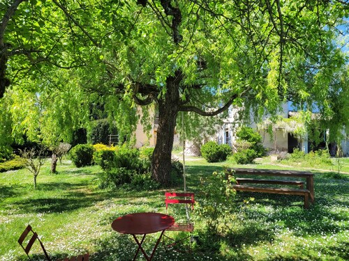 La campagne en centre ville, piscine, grand jardin, calme