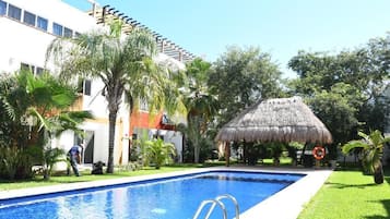 Outdoor pool, a heated pool