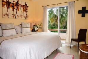 3 dormitoris, caixa forta a l'habitació i planxa i posts de planxar