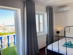 2 soverom, skrivebord, strykejern/-brett og wi-fi (inkludert)