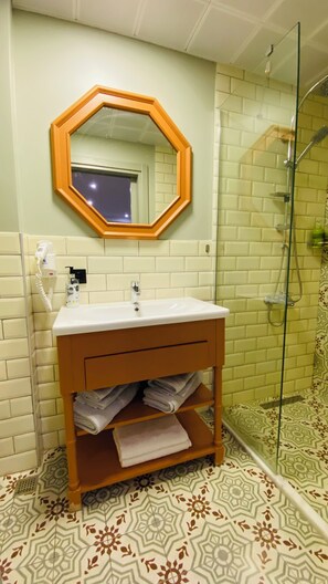 Ducha, artículos de tocador de diseñador, secador de pelo, pantuflas